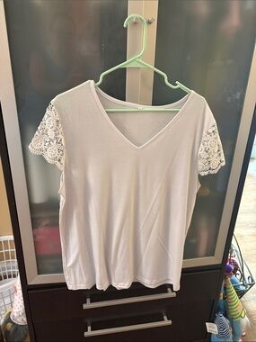 Women's V-Neck Lace Sleeve Top - White